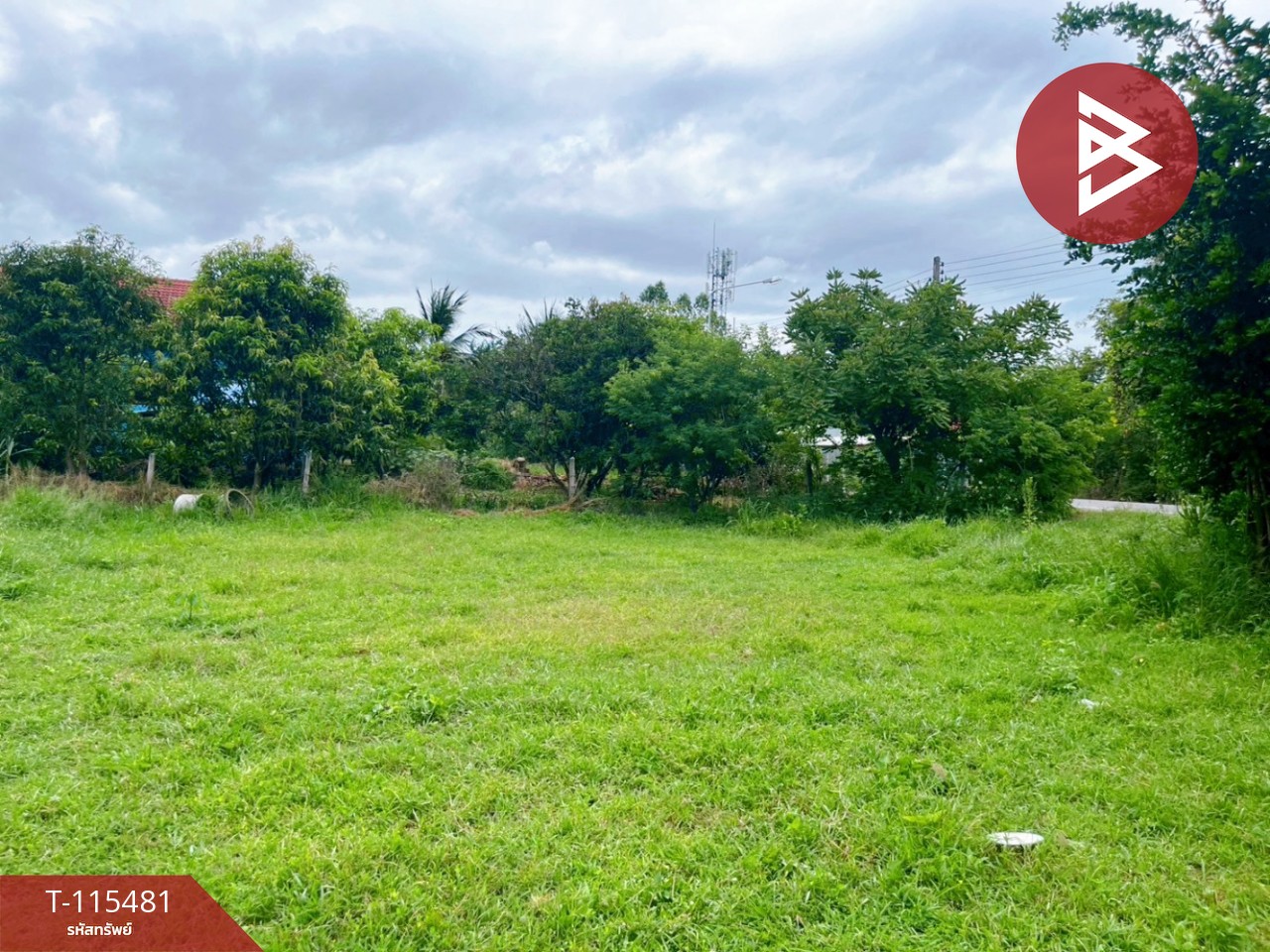 ขายบ้านพร้อมที่ดิน เนื้อที่ 3 ไร่ 31.6 ตร.วา ต.ดงขวาง อ.หนองขาหย่าง จ.อุทัยธานี ติดถนน ราคาถูก 12