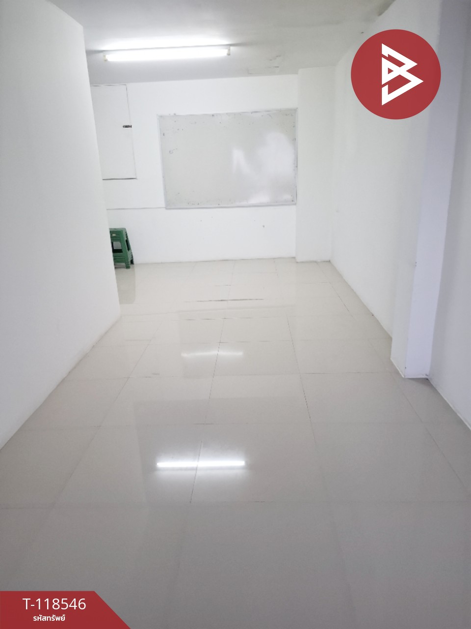 ขายอาคารพาณิชย์ 3 ชั้น เนื้อที่ 19.5 ตารางวา อ.เชียงคำ พะเยา ทำเลดีติดถนน 8