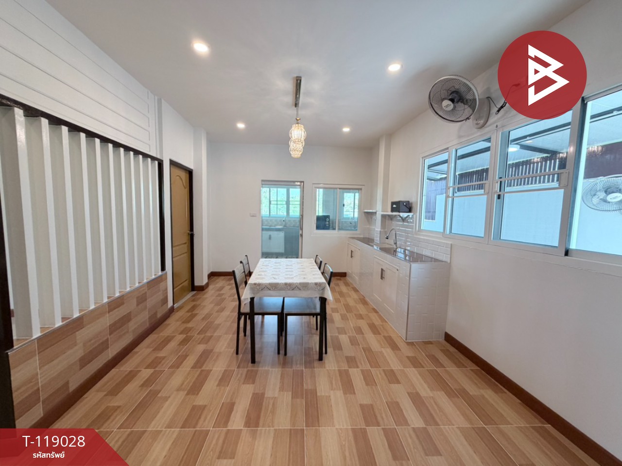 ขายบ้านเดี่ยว มีทั้งหมด 6 หลัง มาบแค นครปฐม ใกล้ทางด่วน M81 เพียง 1 กิโลเมตร 9