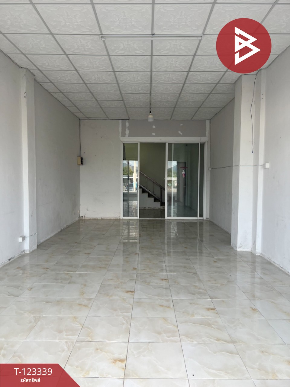 ขายอาคารพาณิชย์ 2 ชั้น เนื้อที่ 21.2 ตารางวา อ.บ้านโฮ่ง ลำพูน ทำเลดี 3