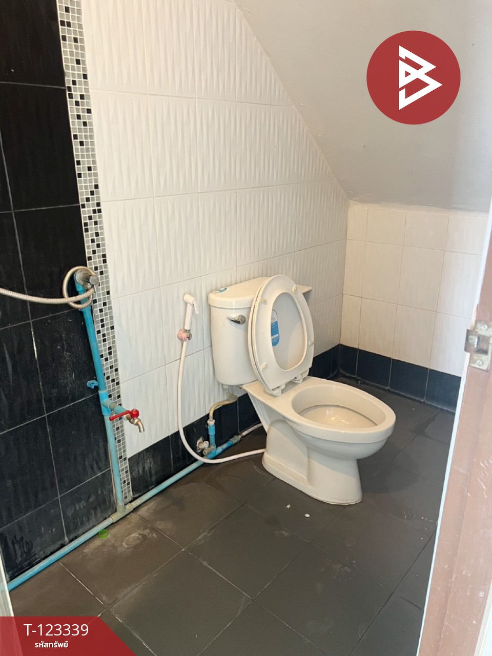 ขายอาคารพาณิชย์ 2 ชั้น เนื้อที่ 21.2 ตารางวา อ.บ้านโฮ่ง ลำพูน ทำเลดี 7