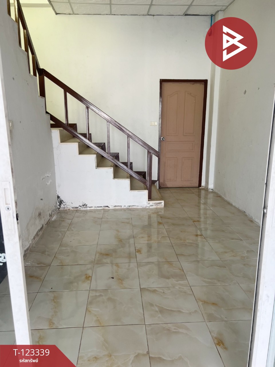 ขายอาคารพาณิชย์ 2 ชั้น เนื้อที่ 21.2 ตารางวา อ.บ้านโฮ่ง ลำพูน ทำเลดี 4