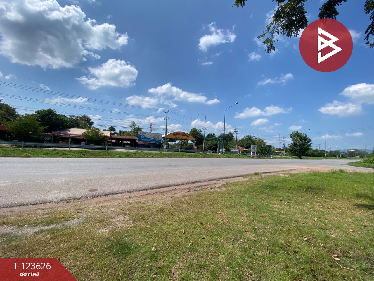 ขายบ้านเดี่ยว 2 ชั้นครึ่งพร้อมที่ดิน เนื้อที่ 150 ตารางวา ชุมแพ ขอนแก่น ติดถนนใหญ่ 15