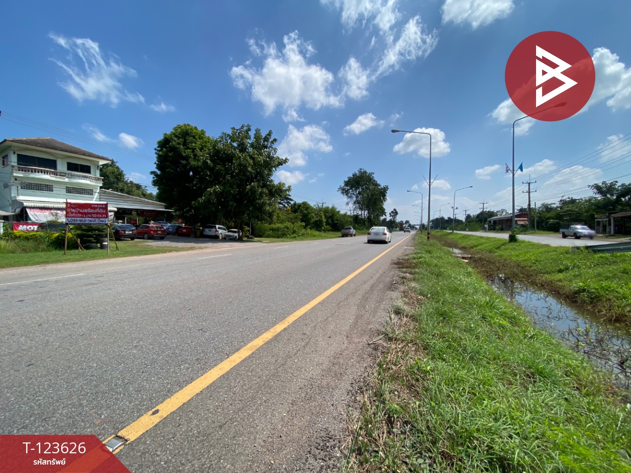 ขายบ้านเดี่ยว 2 ชั้นครึ่งพร้อมที่ดิน เนื้อที่ 150 ตารางวา ชุมแพ ขอนแก่น ติดถนนใหญ่ 13