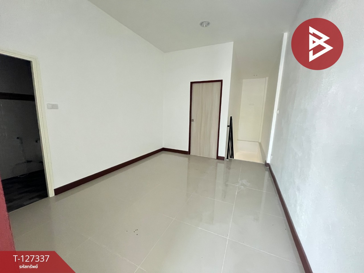 ขายอาคารพาณิชย์ 2 คูหา เนื้อที่ 23.2 ตร.วา ดอนตูม นครปฐม ทำเลดีฯติดถนน 6