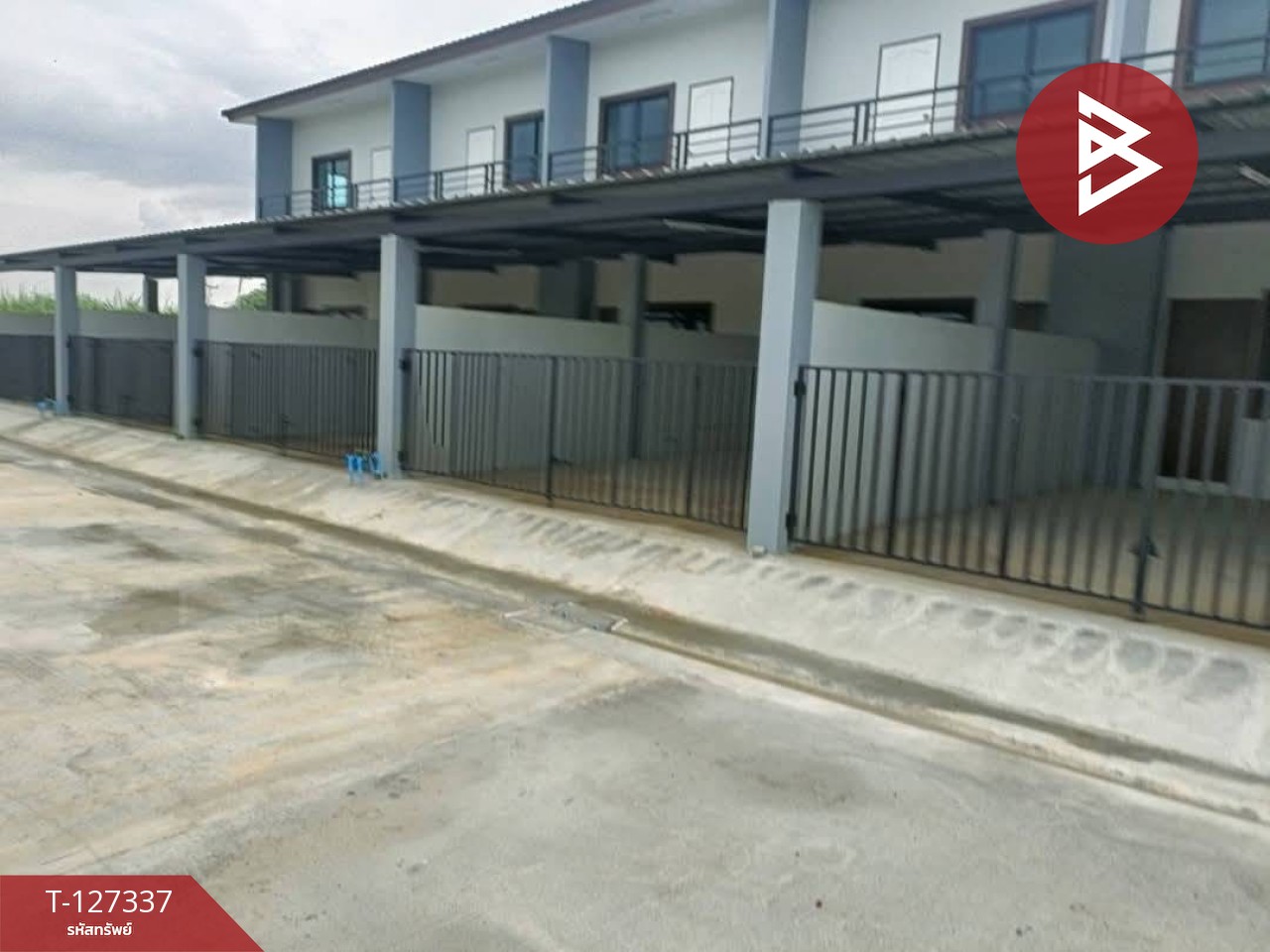 ขายอาคารพาณิชย์ 2 คูหา เนื้อที่ 23.2 ตร.วา ดอนตูม นครปฐม ทำเลดีฯติดถนน 12