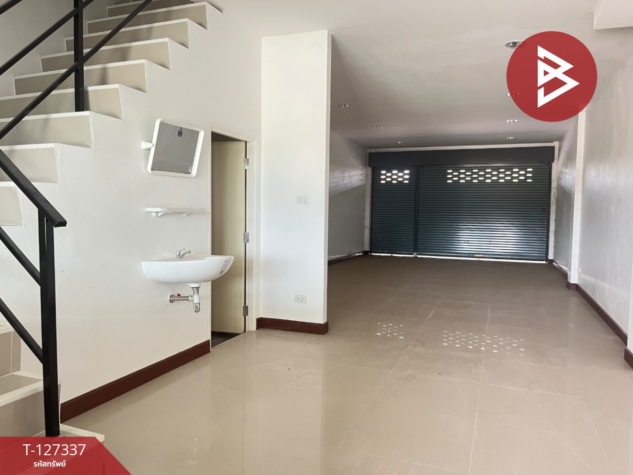 ขายอาคารพาณิชย์ 2 คูหา เนื้อที่ 23.2 ตร.วา ดอนตูม นครปฐม ทำเลดีฯติดถนน 5