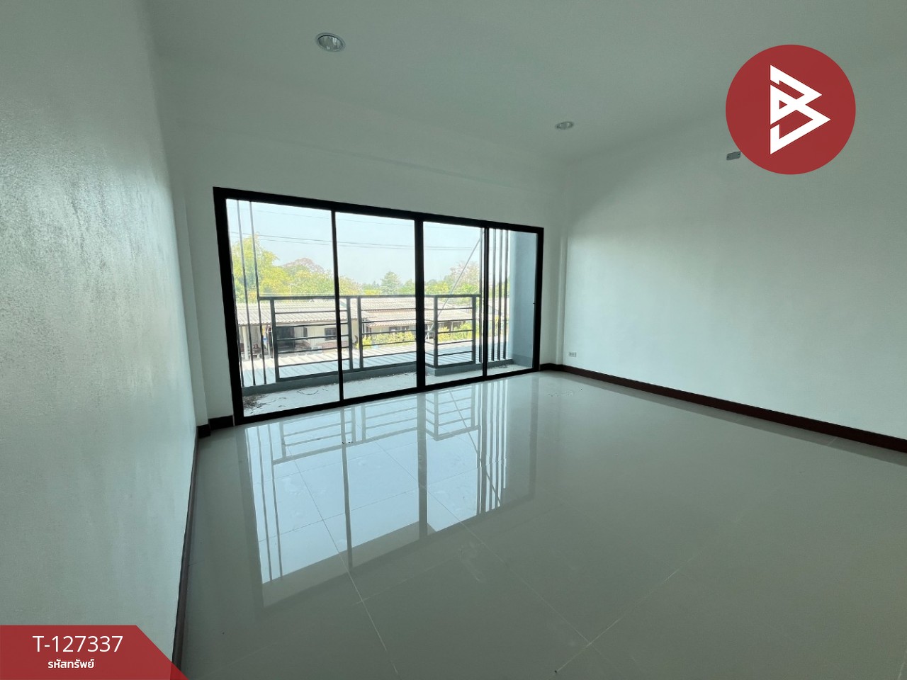 ขายอาคารพาณิชย์ 2 คูหา เนื้อที่ 23.2 ตร.วา ดอนตูม นครปฐม ทำเลดีฯติดถนน 7