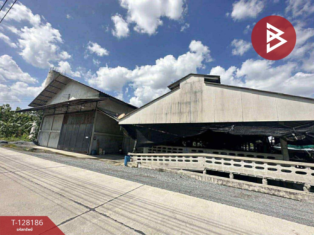 ขายด่วนที่ดินพร้อมสิ่งปลูกสร้าง เนื้อที่ 3 ไร่ 3 งาน 97.2 ตารางวา สามพราน นครปฐม 1