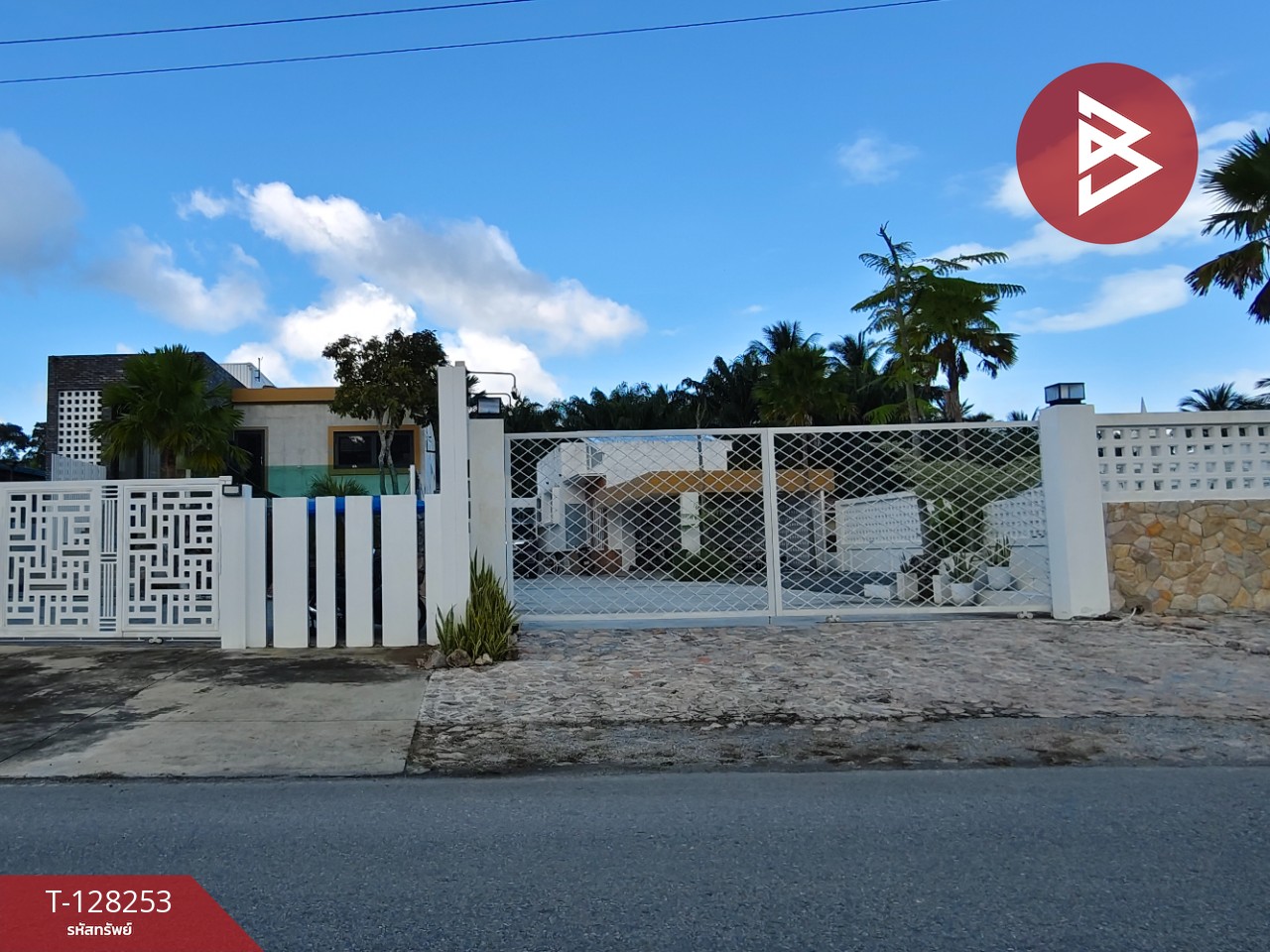 ขายบ้านเดี่ยวพูลวิลล่า เนื้อที่ 285.3 ตารางวา ขนอม นครศรีธรรมราช 2