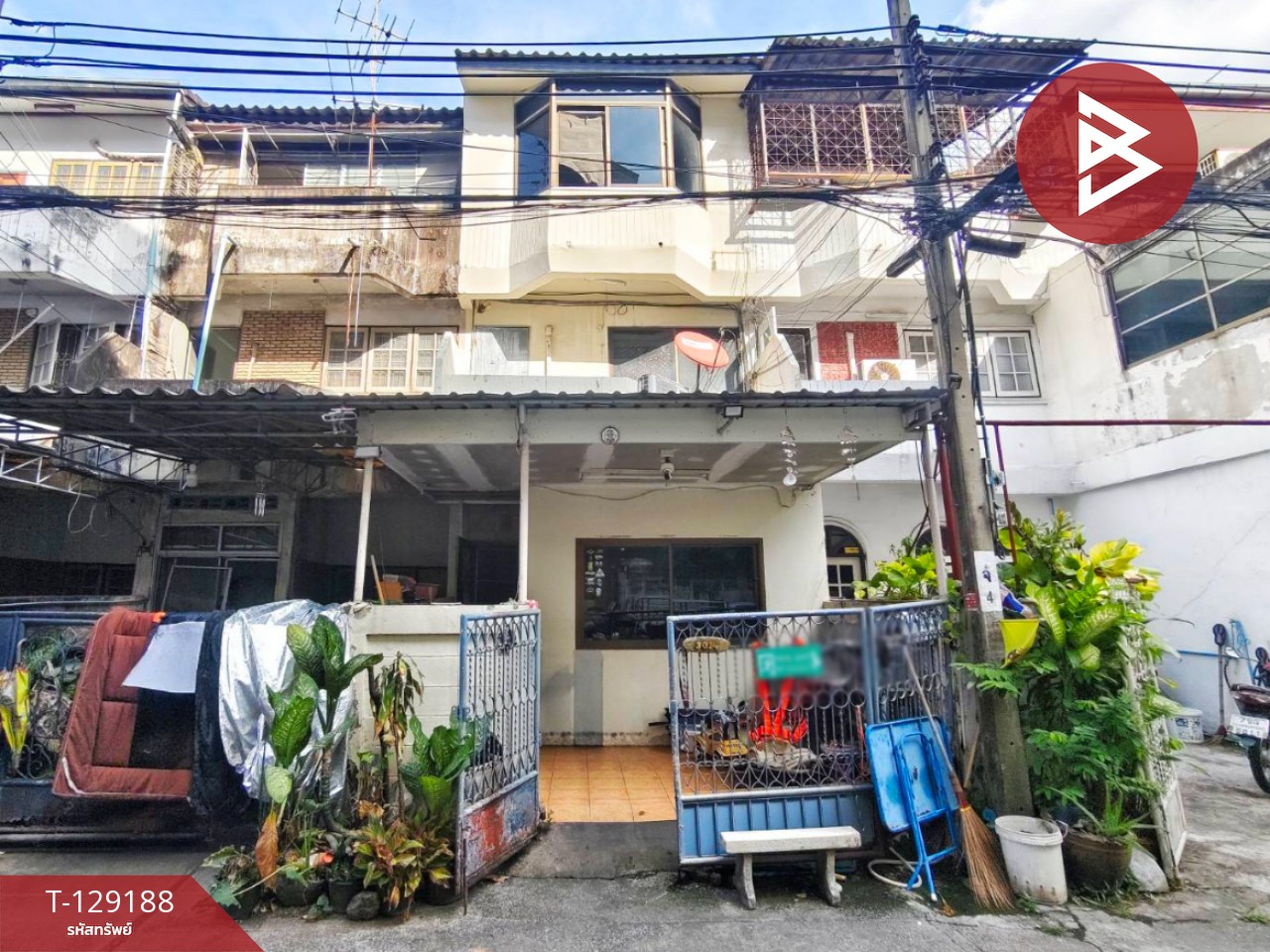 ขายด่วนทาวน์เฮ้าส์ 3 ชั้น ซอยลาดพร้าว 130 กรุงเทพฯ ใกล้รถไฟฟ้าสายสีเหลือง 1