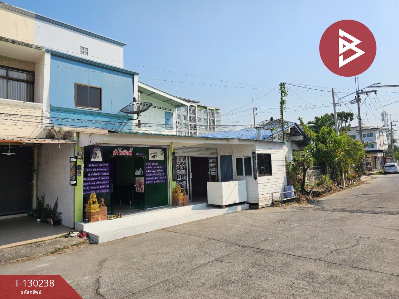 ขายตึกพาณิชย์ 2 คูหา หมู่บ้านแฟมิลี่แลนด์ นาป่า เมืองชลบุรี พร้อมกิจการร้านเสริมสวย 2