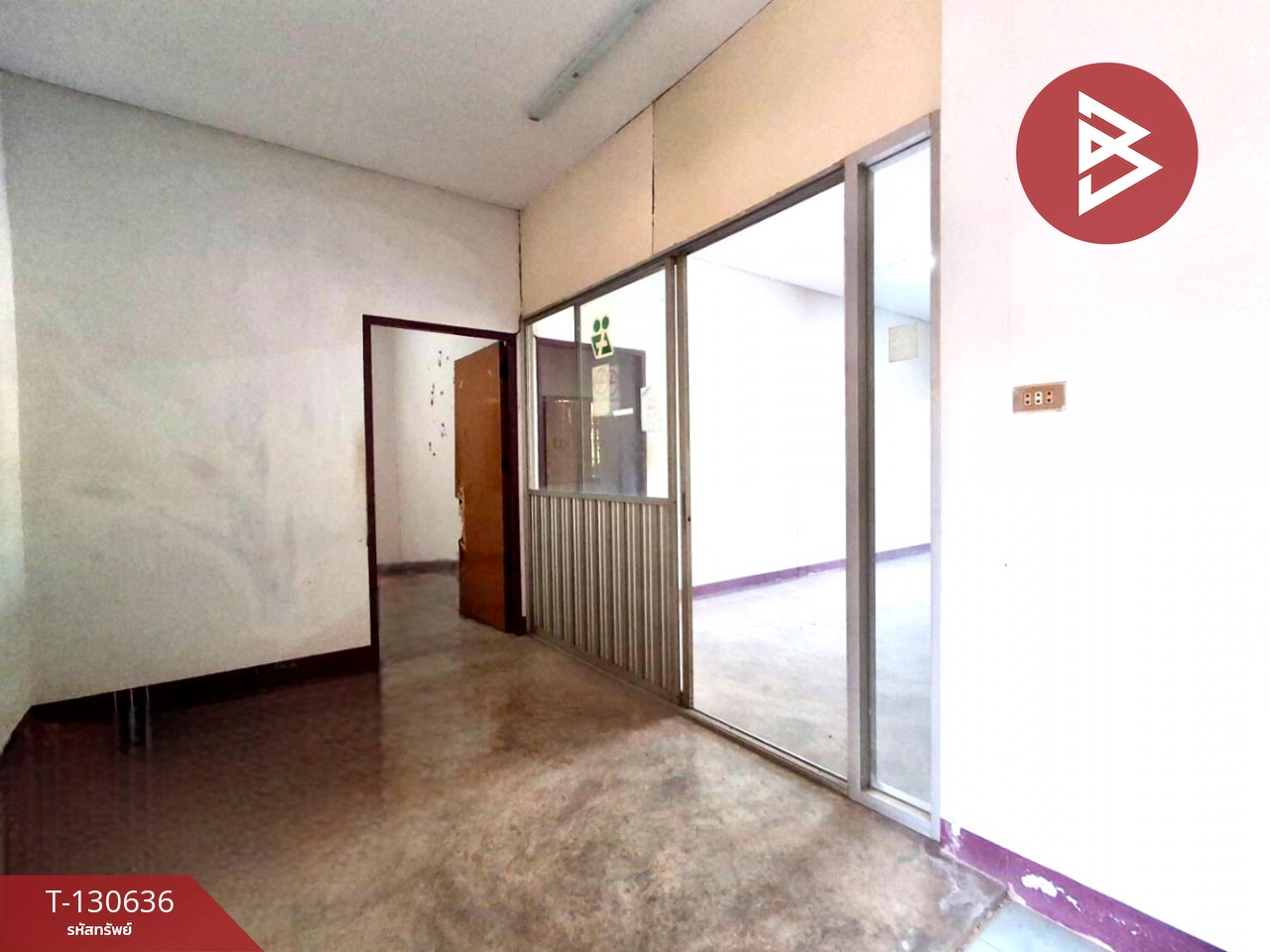 ขายด่วนบ้านเดี่ยว เนื้อที่กว้าง ทำเลดี ใกล้ตัวเมือง  หลังวัดทองเหลือ  เดินทางสะดวก 9