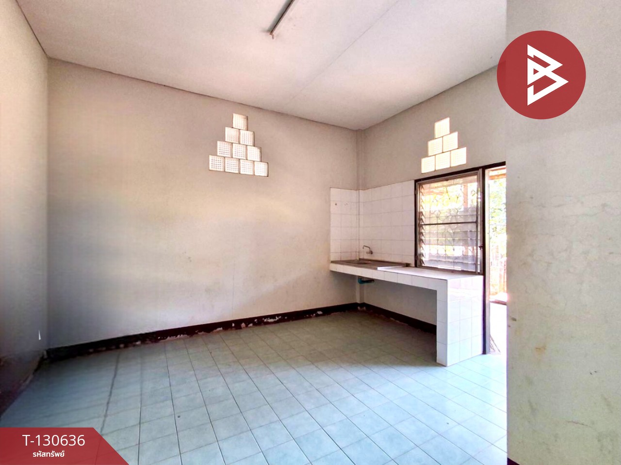 ขายด่วนบ้านเดี่ยว เนื้อที่กว้าง ทำเลดี ใกล้ตัวเมือง  หลังวัดทองเหลือ  เดินทางสะดวก 12