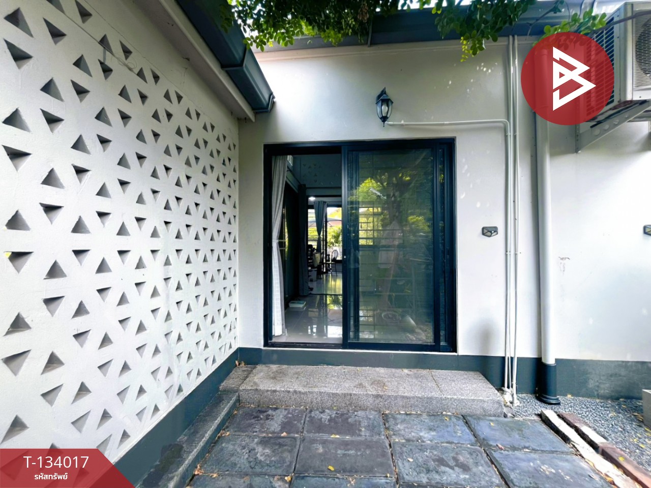 ขายบ้านเดี่ยวชั้นเดียว เนื้อที่ 118 ตร.วา เมืองสิงห์บุรี ทำเลดีติดถนน 14