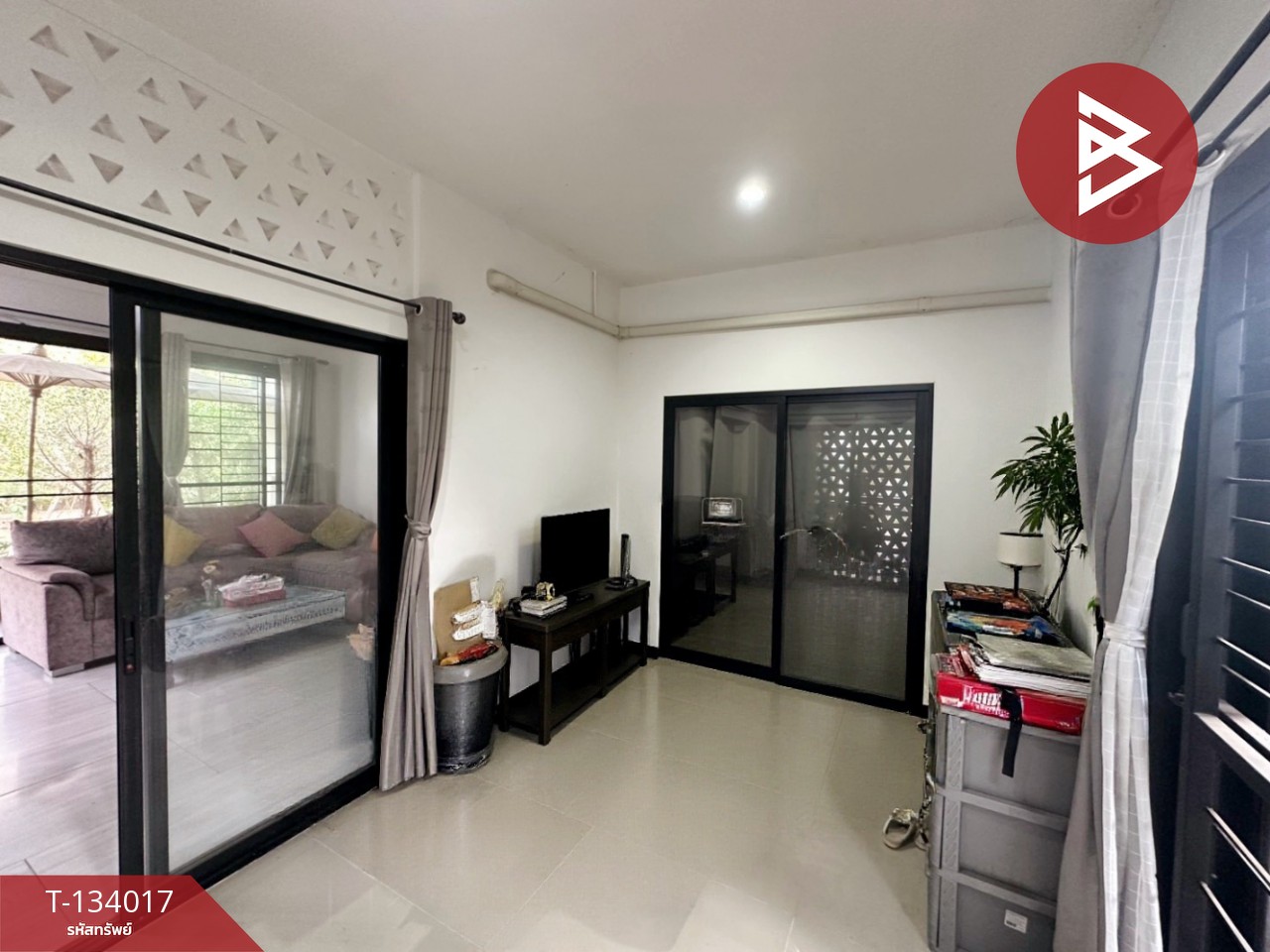 ขายบ้านเดี่ยวชั้นเดียว เนื้อที่ 118 ตร.วา เมืองสิงห์บุรี ทำเลดีติดถนน 8