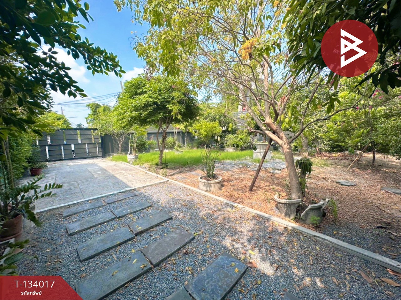 ขายบ้านเดี่ยวชั้นเดียว เนื้อที่ 118 ตร.วา เมืองสิงห์บุรี ทำเลดีติดถนน 12