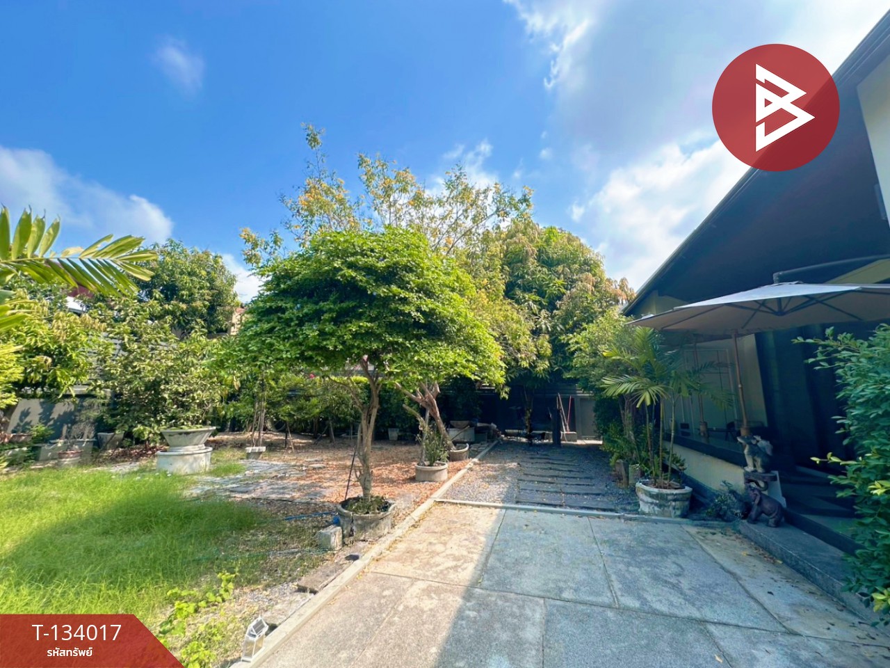 ขายบ้านเดี่ยวชั้นเดียว เนื้อที่ 118 ตร.วา เมืองสิงห์บุรี ทำเลดีติดถนน 11