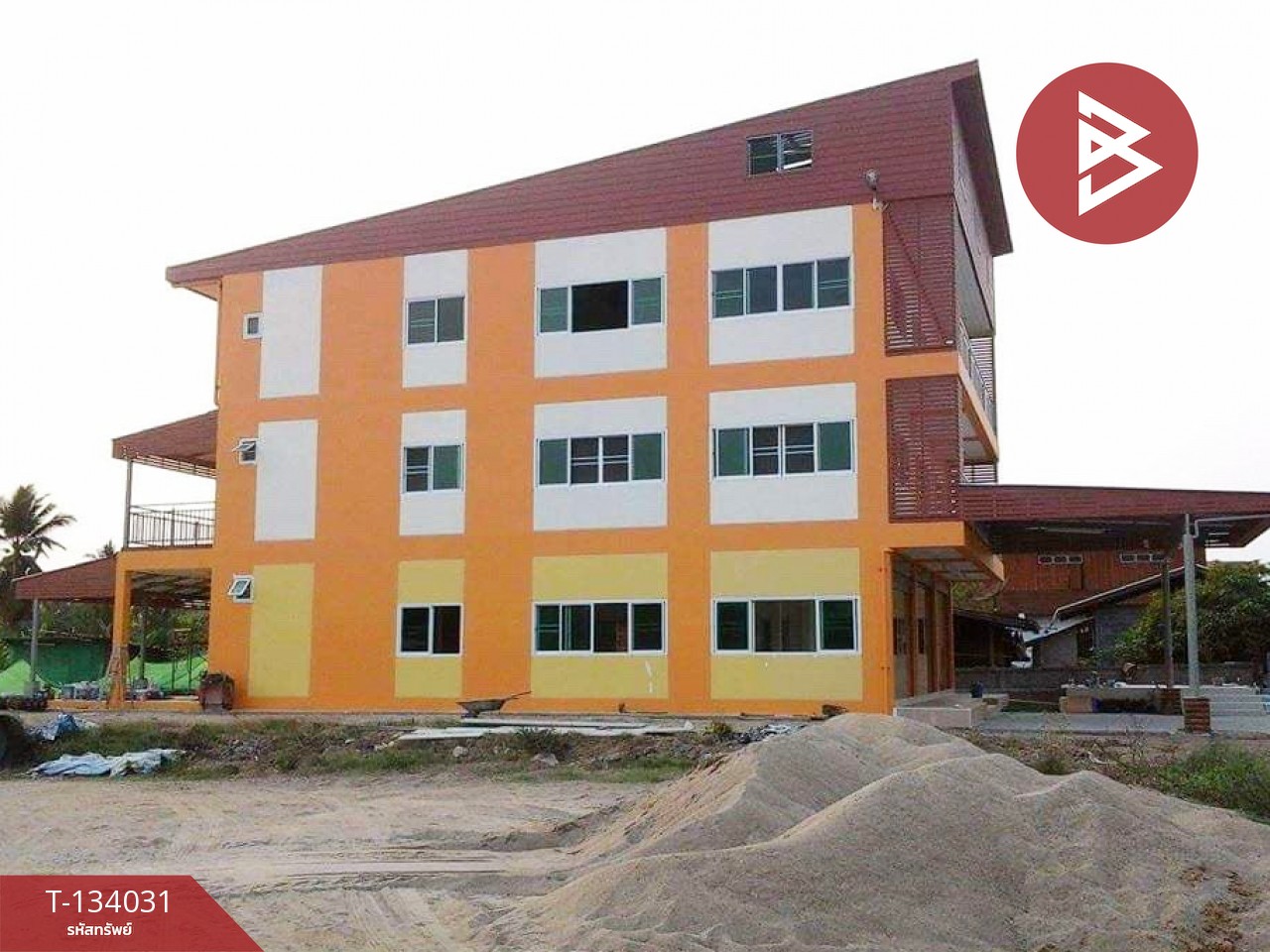 ขายอาคารพาณิชย์ 3 ชั้นครึ่ง 3 คูหา ศรีสัชนาลัย สุโขทัย ทำเลทองใจกลางชุมชน 2