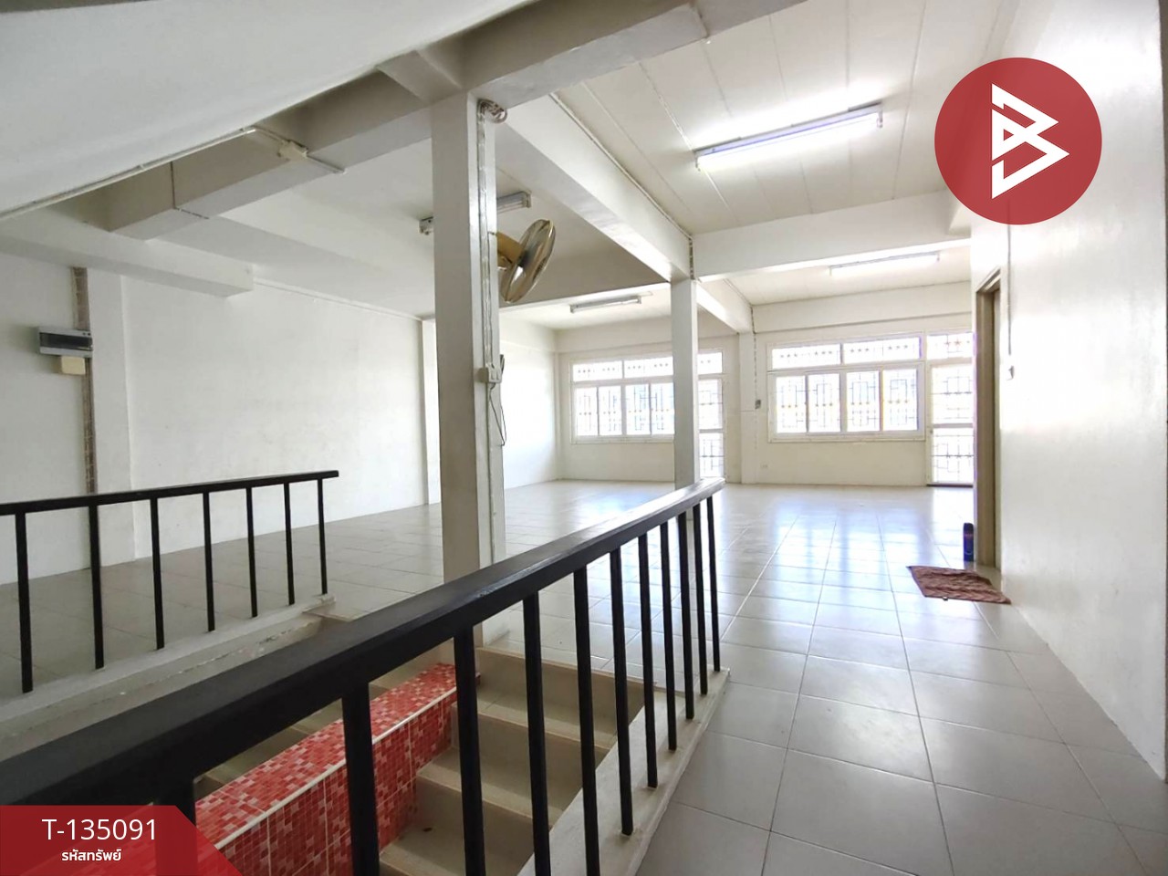 ขายอาคารพาณิชย์ 3 ชั้น เนื้อที่ 34 ตารางวา โคกขาม สมุทรสาคร ทำเลดีติดถนน 6