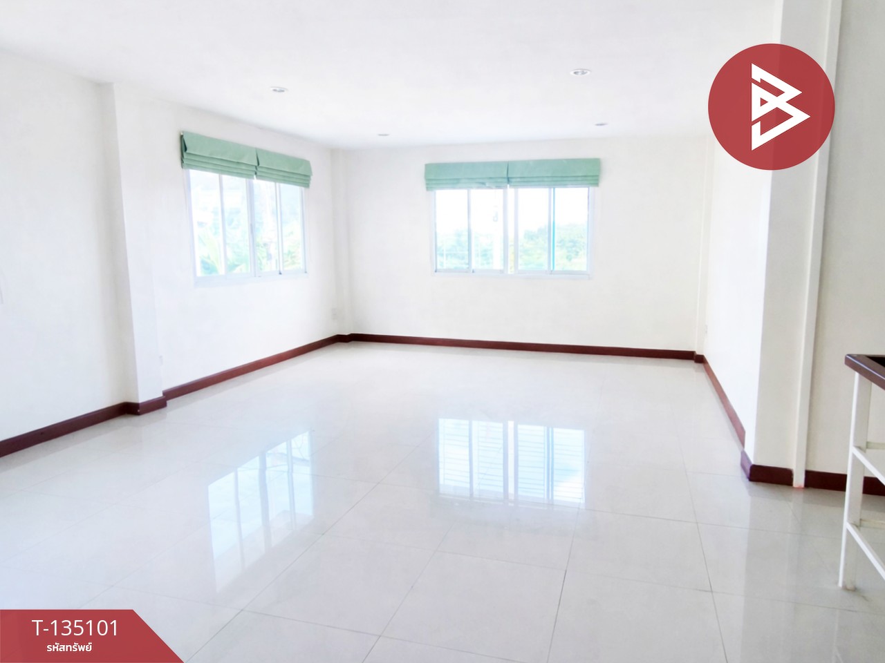 ขายอาคารพาณิชย์ 2 ชั้น เนื้อที่ 42.4 ตร.วา เนินพระ ระยอง 8