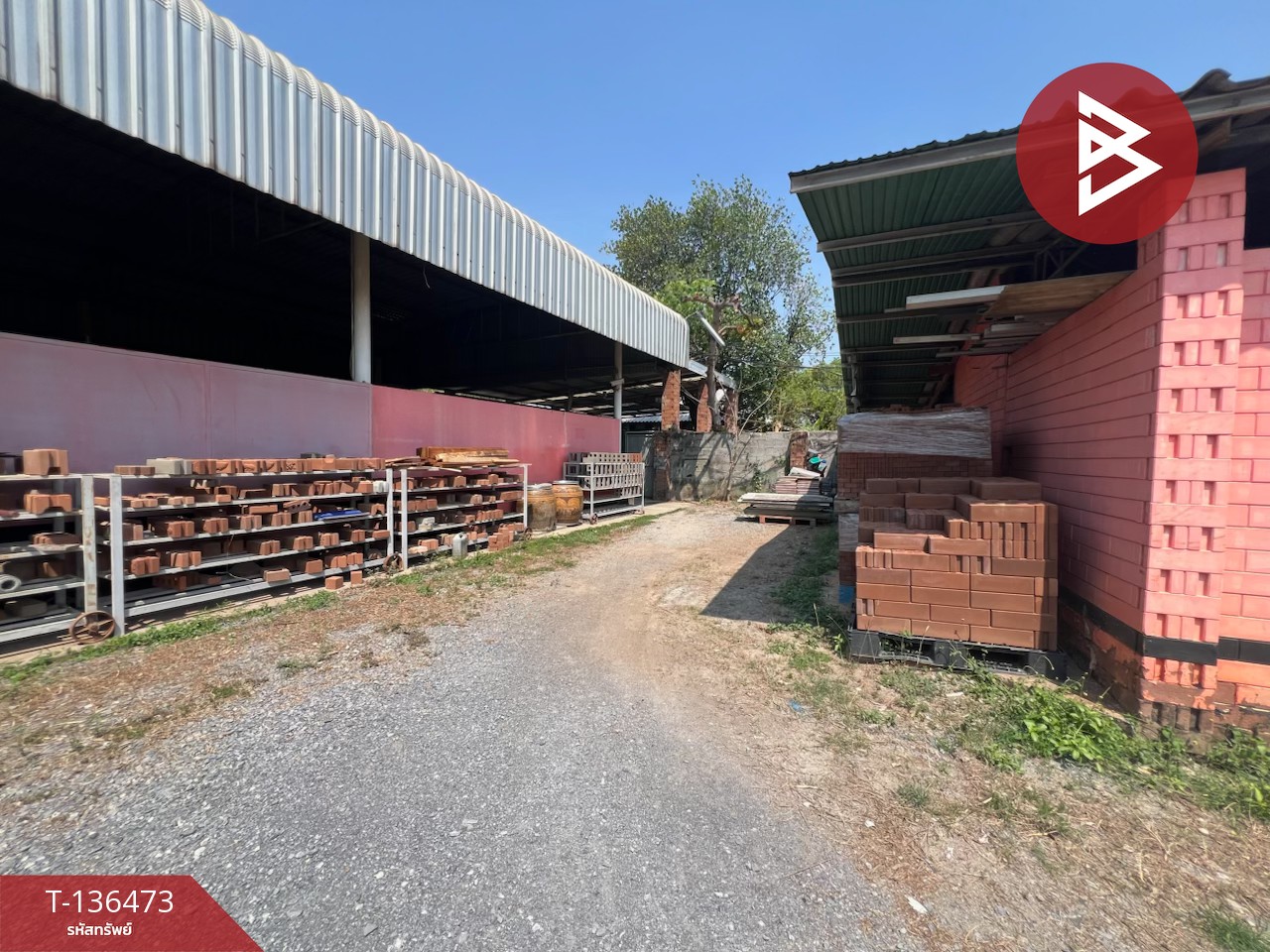 ขายโกดังพร้อมที่ดิน เนื้อที่ 1 ไร่ 1 งาน 6 ตารางวา นครปฐม ทำเลดี 2