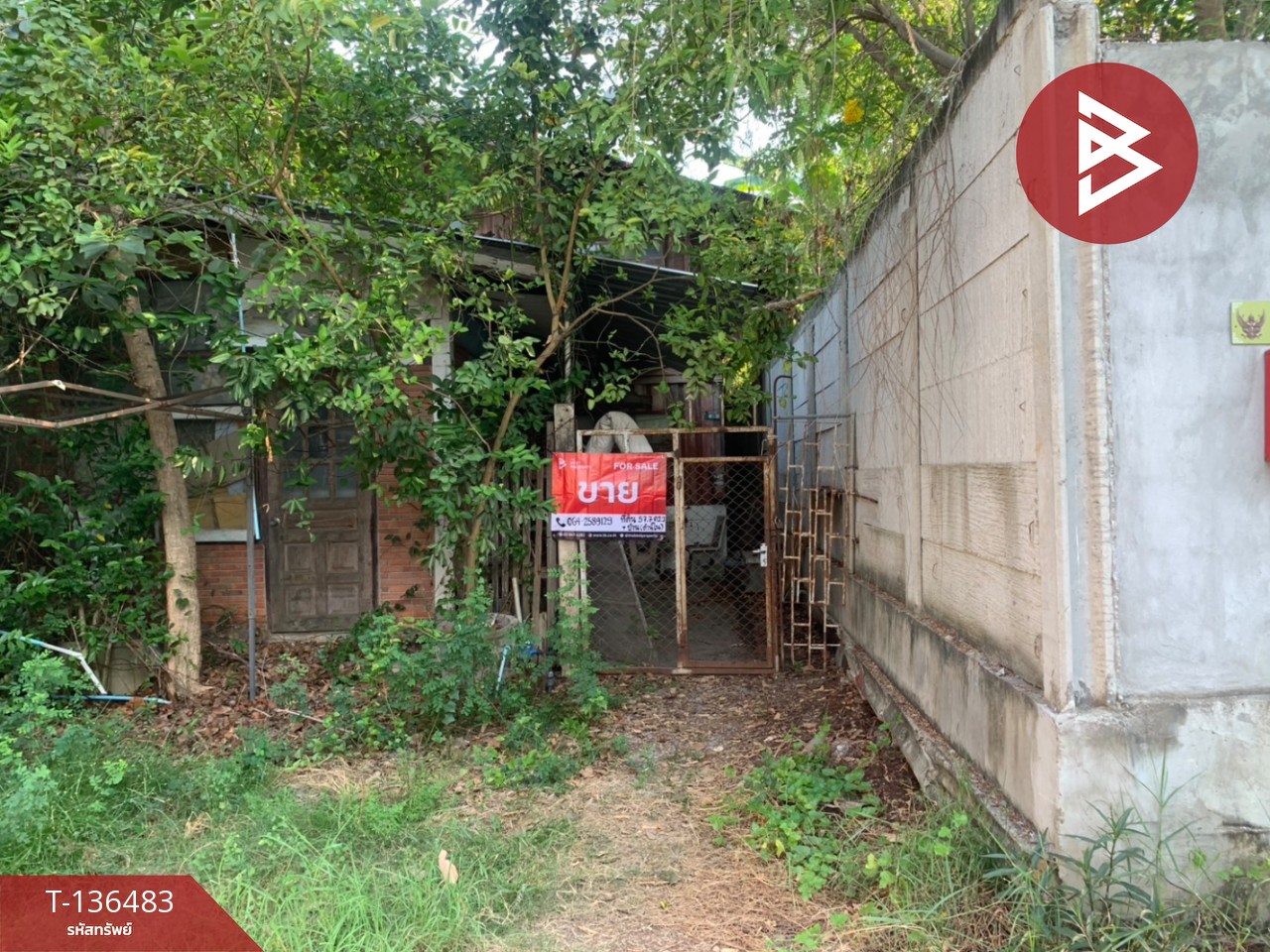 ขายที่ดินพร้อมบ้านไม้ เนื้อที่ 57.7 ตารางวา ทำเลดีติดถนน สุพรรณบุรี 1