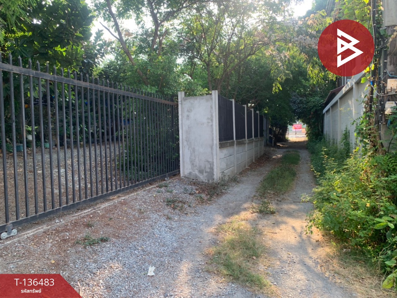 ขายที่ดินพร้อมบ้านไม้ เนื้อที่ 57.7 ตารางวา ทำเลดีติดถนน สุพรรณบุรี 6