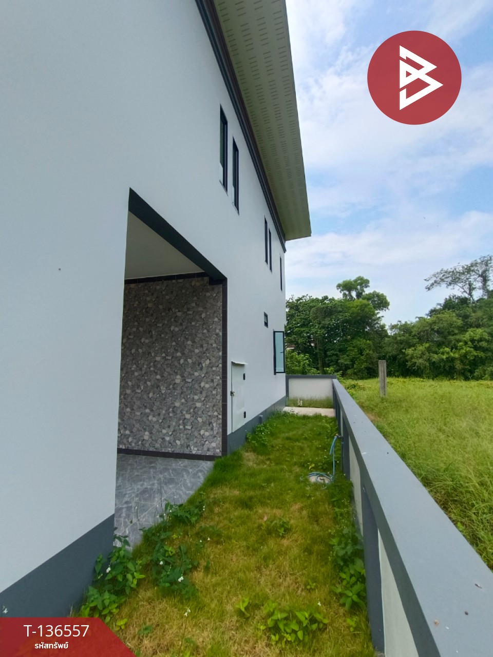 ขายบ้านเดี่ยว 2 ชั้น เนื้อที่ 37.3 ตารางวา ต.หนองเสม็ด ตราด ทำเลดีติดถนน 14