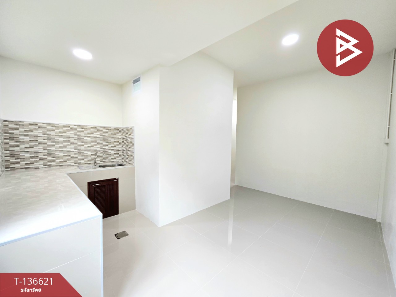 ขายทาวน์เฮ้าส์ชั้นเดียว เนื้อที่ 20 ตร.วา จันทบุรี รีโนเวทใหม่ ทำเลบางกะจะ 9