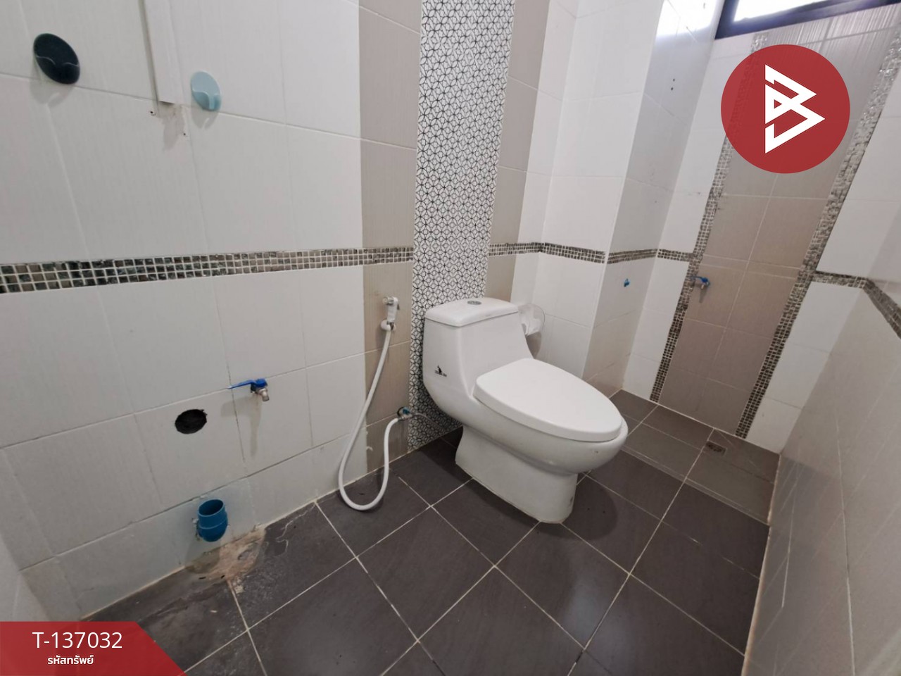 ขายอาคารพาณิชย์ 4 คูหา เนื้อที่ 72 ตร.วา ชุมแสง นครสวรรค์ 7