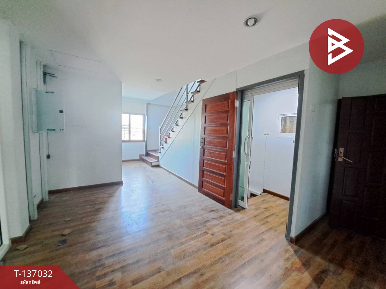 ขายอาคารพาณิชย์ 4 คูหา เนื้อที่ 72 ตร.วา ชุมแสง นครสวรรค์ 6