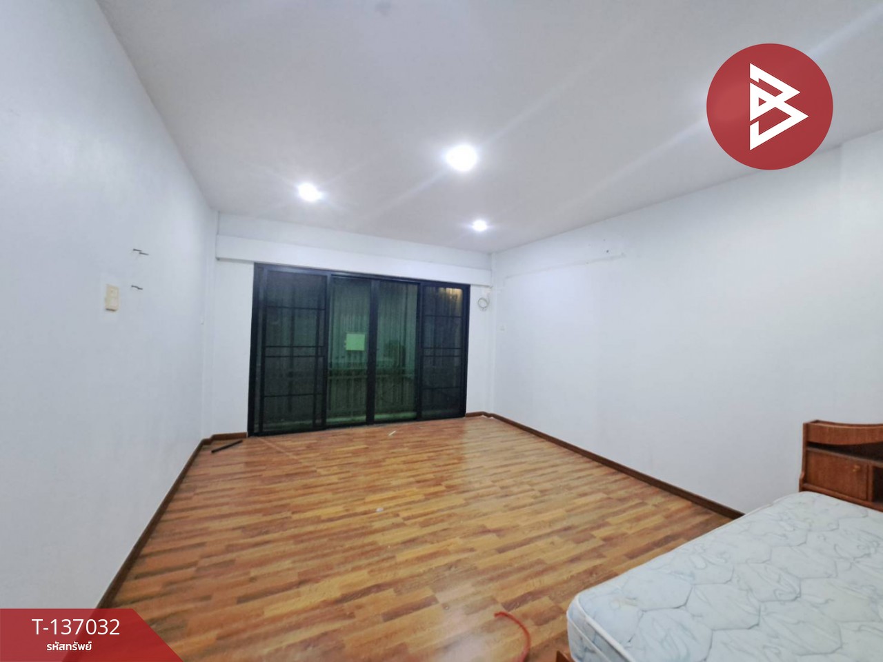 ขายอาคารพาณิชย์ 4 คูหา เนื้อที่ 72 ตร.วา ชุมแสง นครสวรรค์ 3