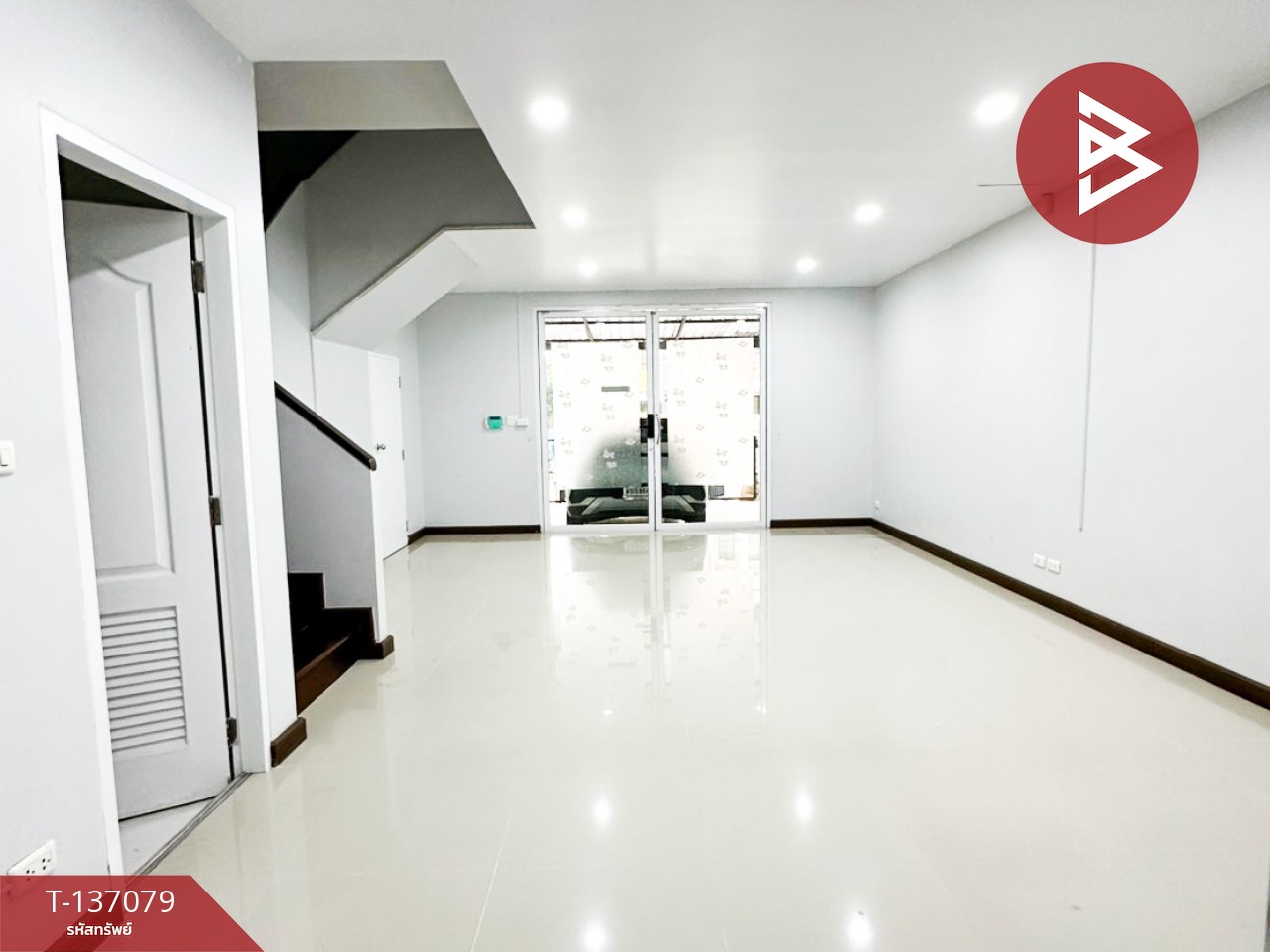 ขาย/เช่าสำนักงาน 4 ชั้น เนื้อที่ 23.6 ตร.วา ประเวศ กรุงเทพมหานคร 2