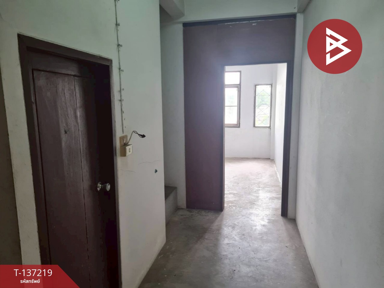 ขายอาคารพาณิชย์ 3 ชั้น เนื้อที่ 17 ตารางวา ต.ห้วยจรเข้ เมืองนครปฐม 6