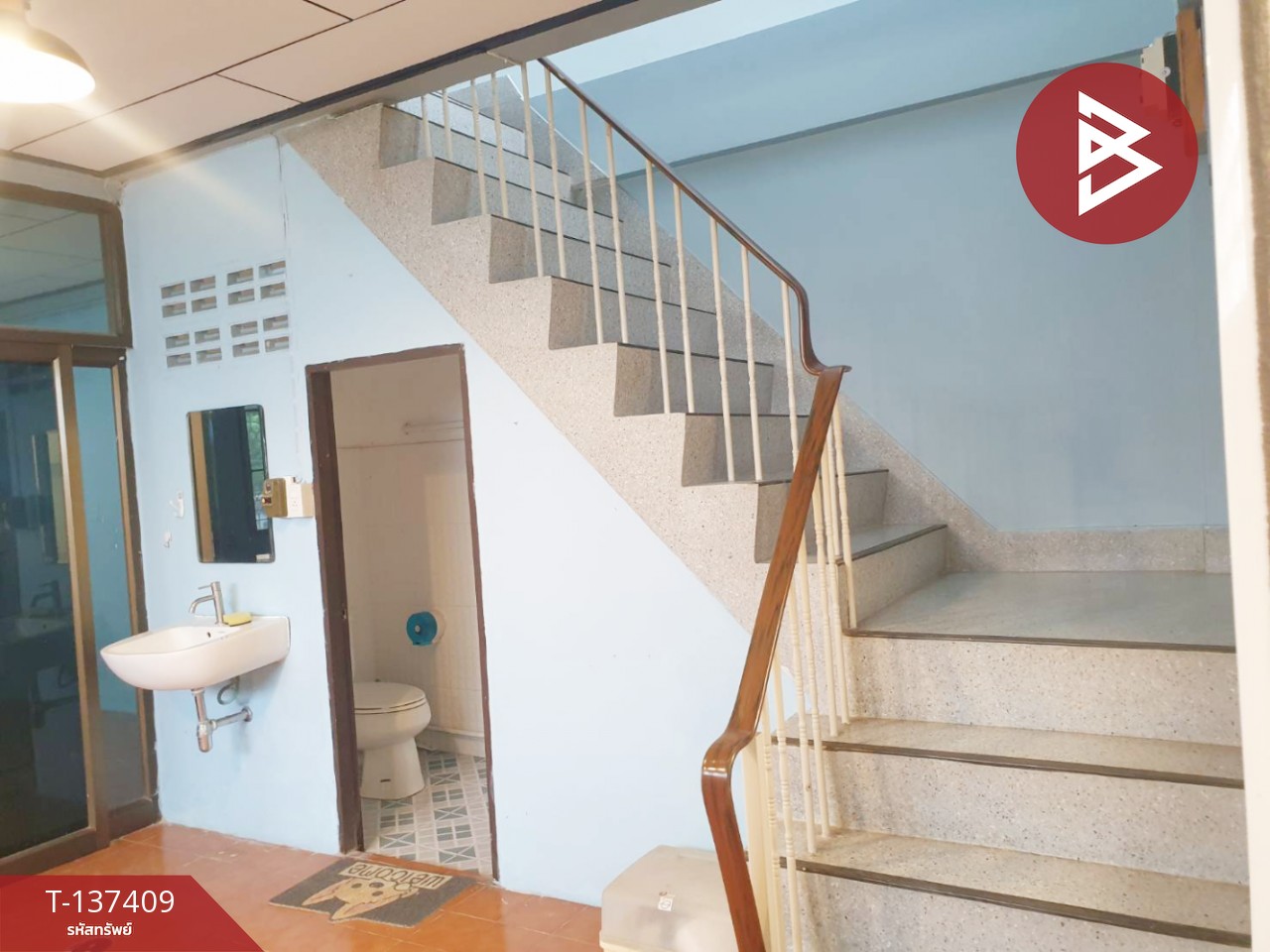 ขายทาวน์เฮ้าส์ 2 ชั้น เนื้อที่ 16.7 ตร.วา ถ.สวรรค์วิถี จ.นครสวรรค์ 6