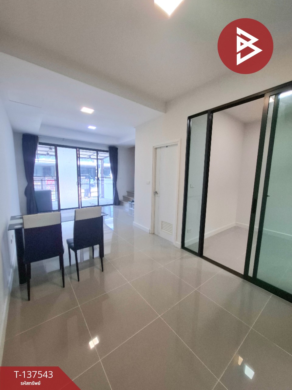 ขายทาวน์โฮม 2 ชั้น หมู่บ้านพาทิโอ ลาดกระบัง-มอเตอร์เวย์ (Patio Ladkrabang-Motorway) กรุงเทพฯ พร้อมอยู่ 4