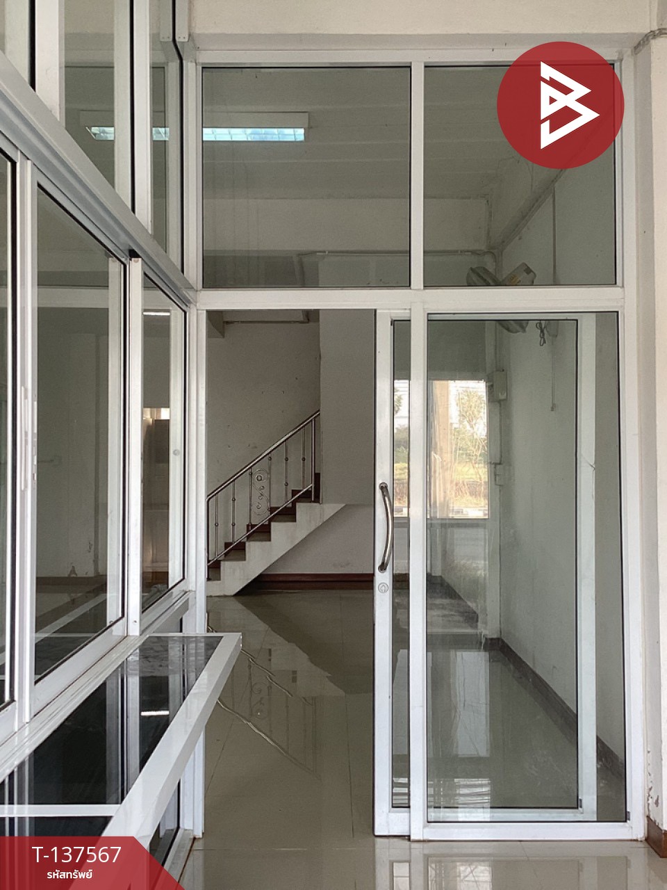 ขายด่วนอาคารพาณิชย์ 2 คูหา พระพุทธบาท สระบุรี ทำเลทอง ติดถนนใกล้แหล่งชุมชน 3