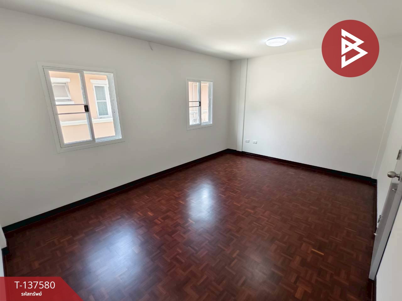 ขายด่วนทาวน์เฮ้าส์ หมู่บ้านพาร์คแกลเลอรี่ ศรีนครินทร์ รีโนเวทใหม่ พร้อมเข้าอยู่ 9