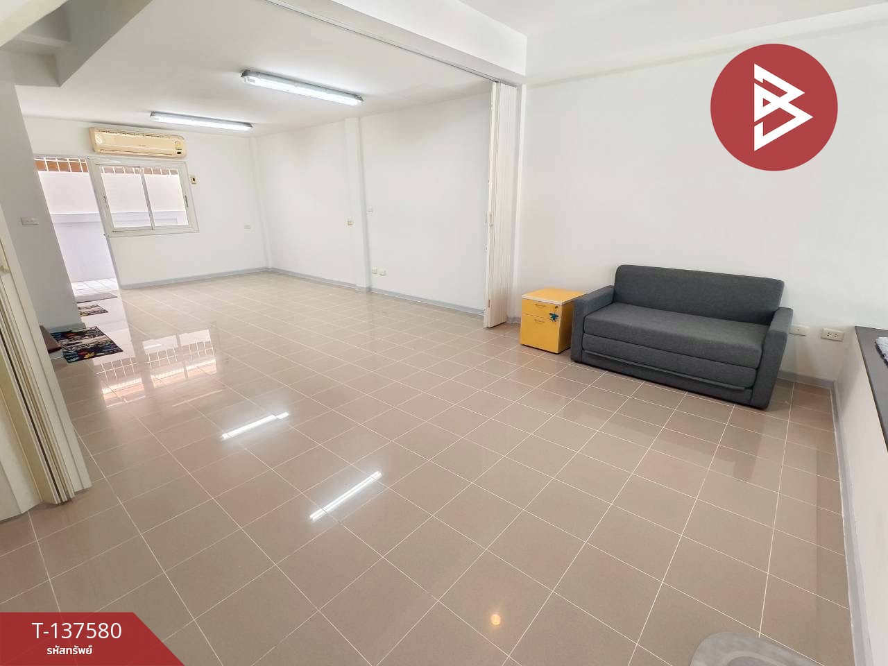 ขายด่วนทาวน์เฮ้าส์ หมู่บ้านพาร์คแกลเลอรี่ ศรีนครินทร์ รีโนเวทใหม่ พร้อมเข้าอยู่ 3