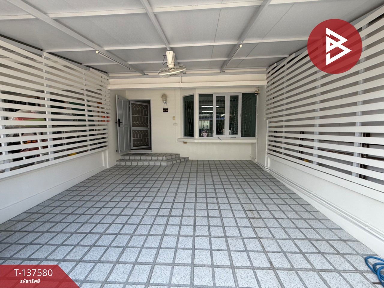 ขายด่วนทาวน์เฮ้าส์ หมู่บ้านพาร์คแกลเลอรี่ ศรีนครินทร์ รีโนเวทใหม่ พร้อมเข้าอยู่ 2