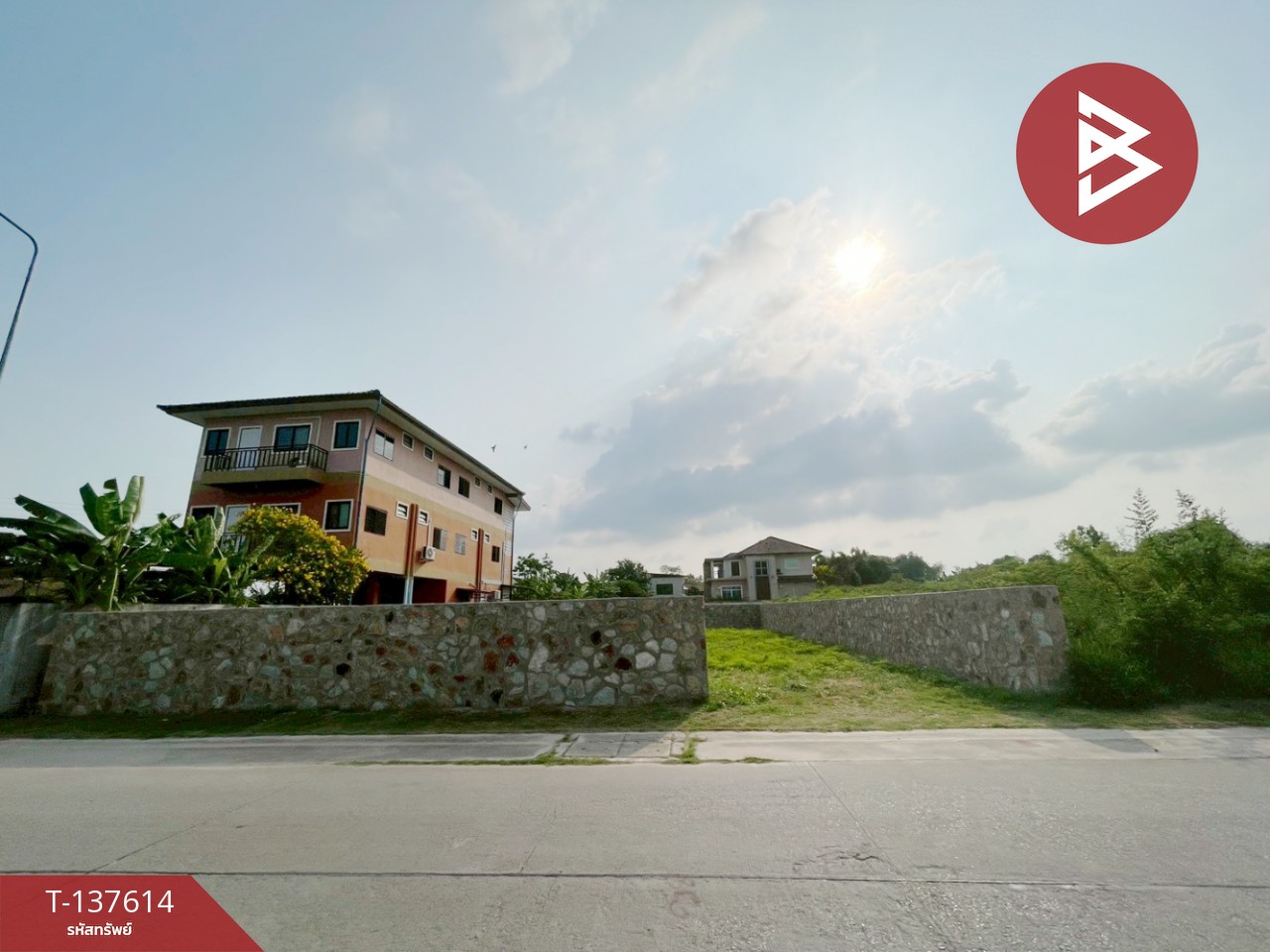 ขายที่ดินถมแล้ว พร้อมกำแพงหิน เนื้อที่ 122.8 ตร.วา เชิงเนิน ระยอง ทำเลดี 1