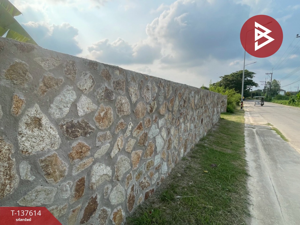 ขายที่ดินถมแล้ว พร้อมกำแพงหิน เนื้อที่ 122.8 ตร.วา เชิงเนิน ระยอง ทำเลดี 2