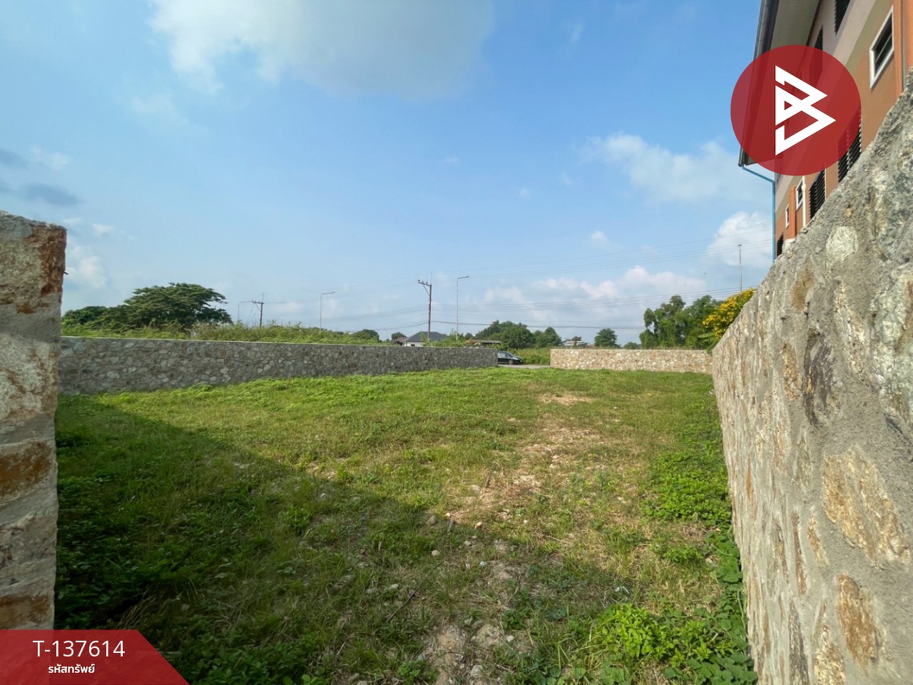 ขายที่ดินถมแล้ว พร้อมกำแพงหิน เนื้อที่ 122.8 ตร.วา เชิงเนิน ระยอง ทำเลดี 10