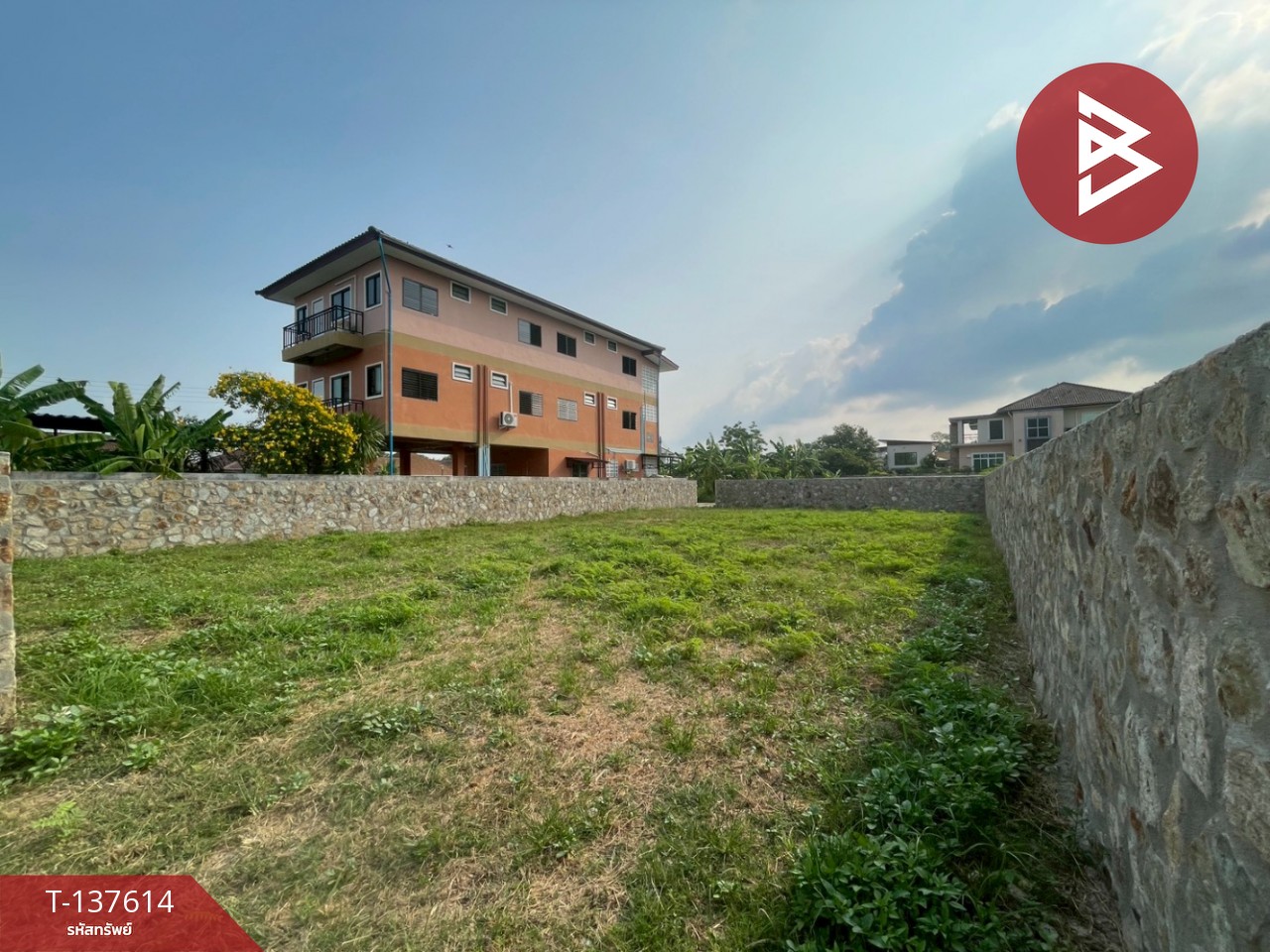 ขายที่ดินถมแล้ว พร้อมกำแพงหิน เนื้อที่ 122.8 ตร.วา เชิงเนิน ระยอง ทำเลดี 3