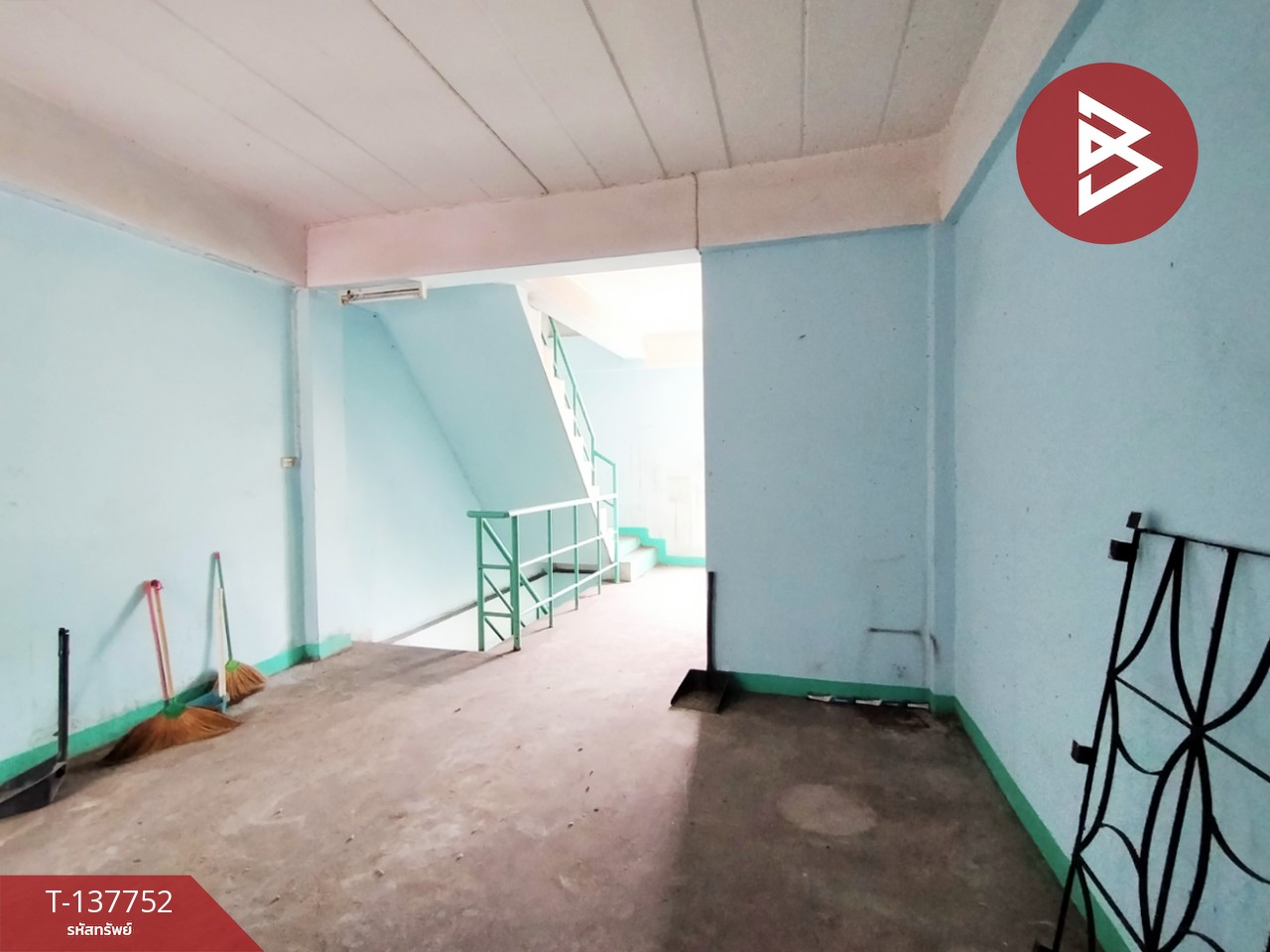 ขายด่วนอาคารพาณิชย์ 4 ชั้น เนื้อที่ 23.5 ตร.วา สมุทรสาคร ติดถนนหน้าหมู่บ้านจิตราเพลส 8