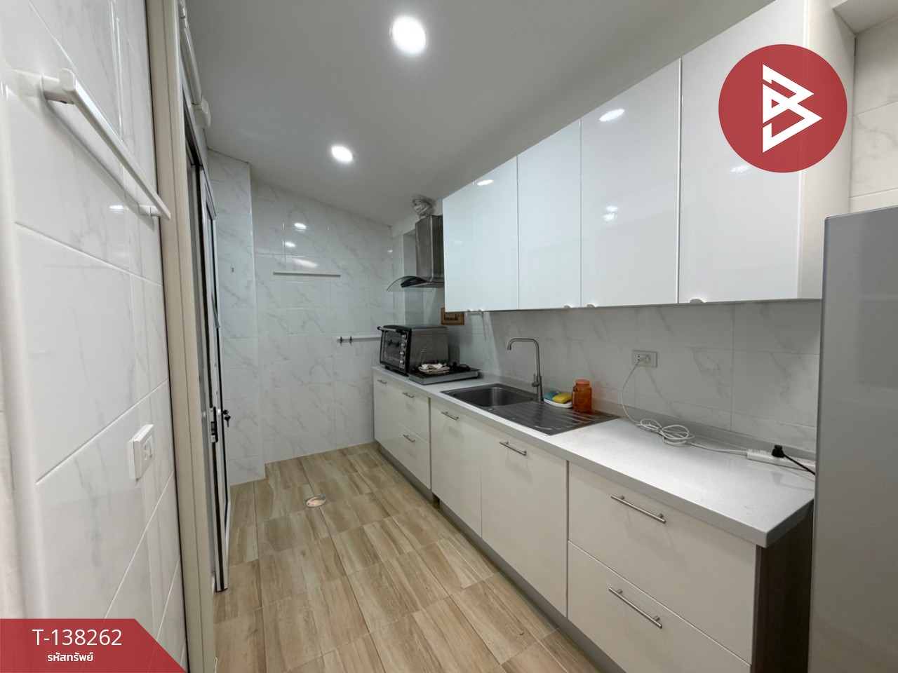 ขายทาวน์เฮ้าส์ หมู่บ้านโกลเด้นทาวน์ สุขุมวิท-สถานีรถไฟฟ้าแบริ่ง สำโรง สมุทรปราการ พร้อมอยู่ 6