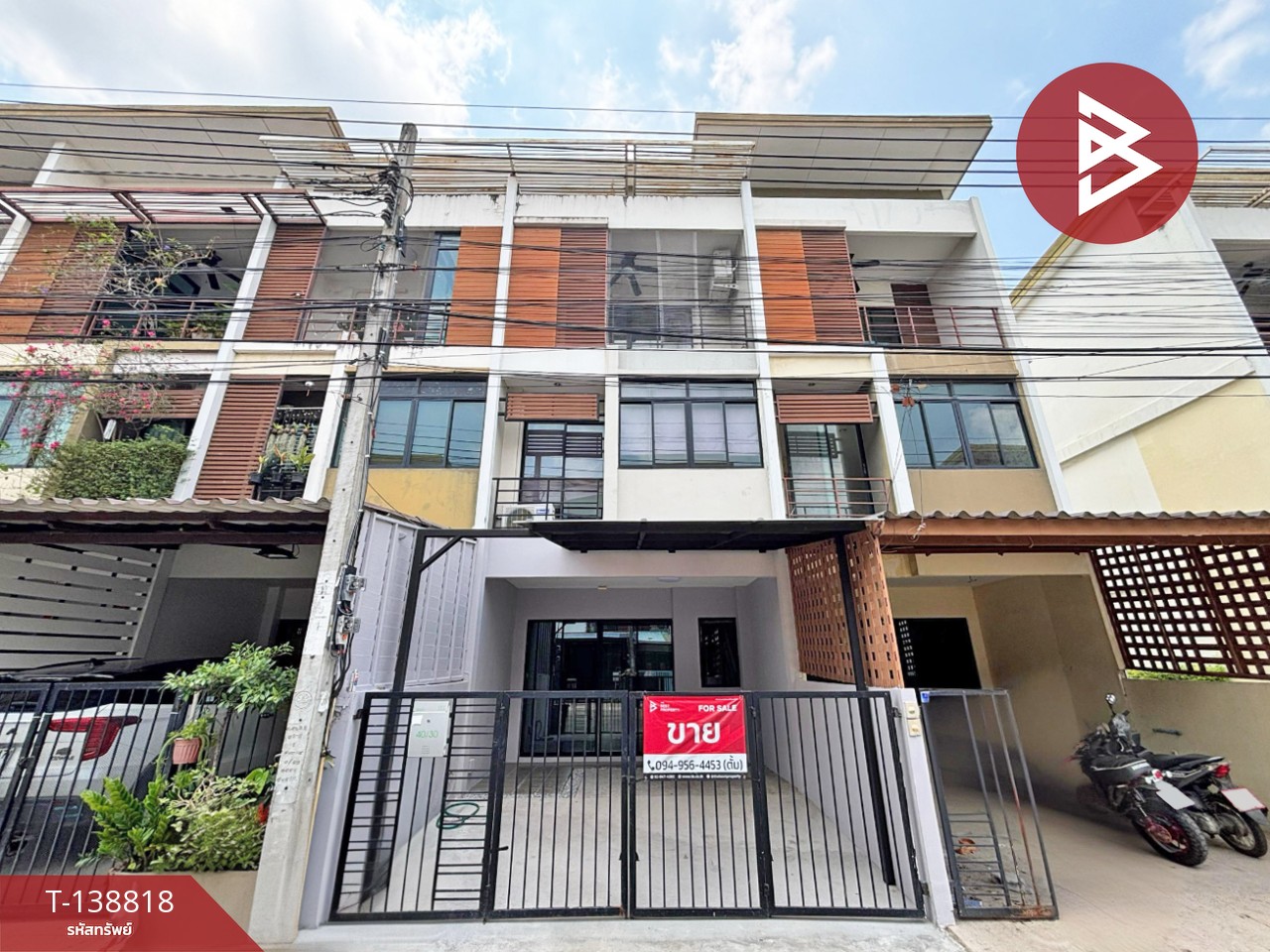 ขายทาวน์โฮม 3 ชั้น หมู่บ้านซิกเนเจอร์ เพชรเกษม 69 (Sixnature Phetkasem 69) กรุงเทพฯ 1