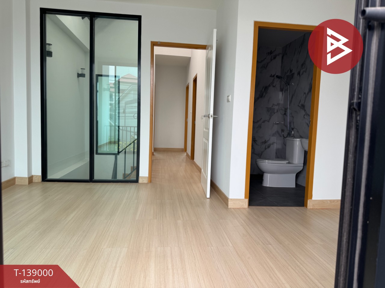 ขายทาวน์เฮ้าส์ 2 ชั้น เนื้อที่ 21.4 ตารางวา บางปะกง ฉะเชิงเทรา ทำเลดี 10