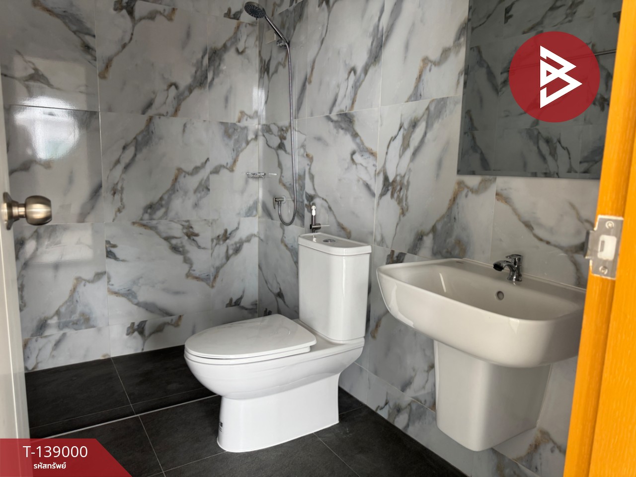 ขายทาวน์เฮ้าส์ 2 ชั้น เนื้อที่ 21.4 ตารางวา บางปะกง ฉะเชิงเทรา ทำเลดี 8